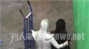 冯绍峰宋茜勾肩搭背