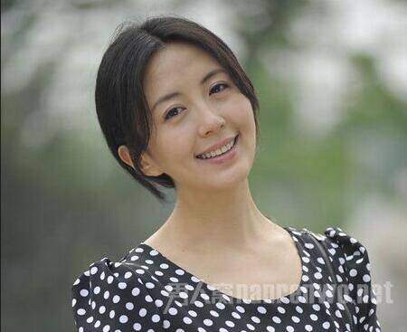 于和伟老婆笑容甜美