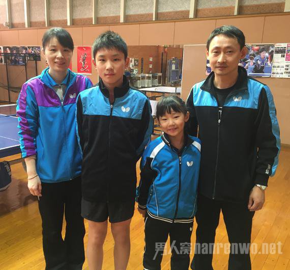 张智和一家人（从左到右依次为张凌、张智和、张美和、张宇）