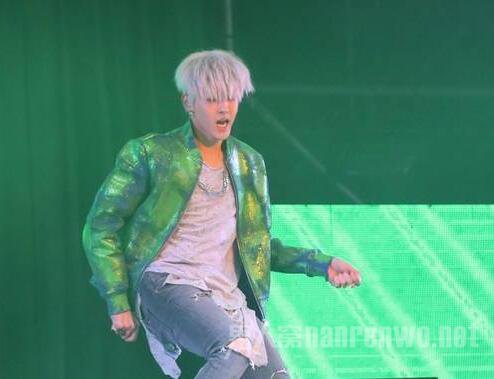 吴亦凡舞姿迷人