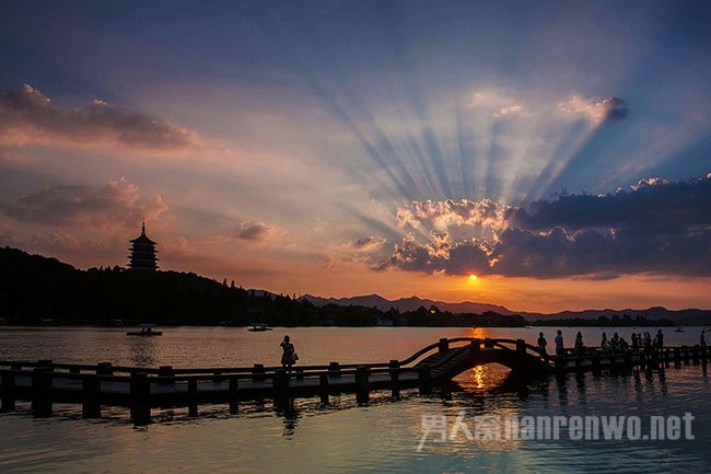 雷峰夕照