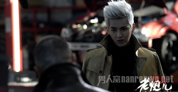 吴亦凡与冯小刚对视