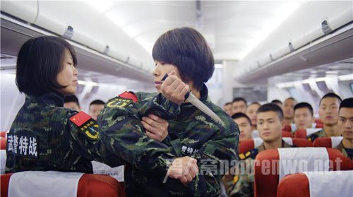 女特警退伍当教师 