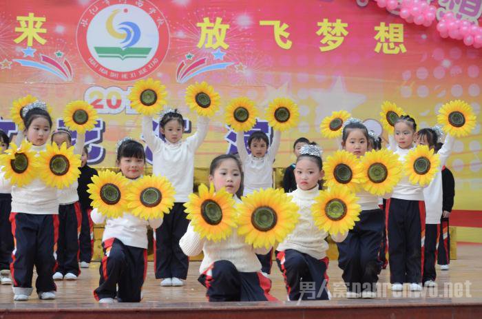 幼儿园庆元旦诗朗诵