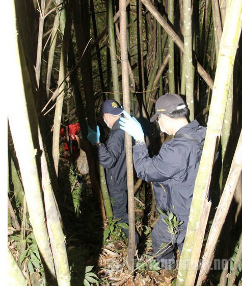 警方前往武张孝慈提供的弃尸位置搜寻