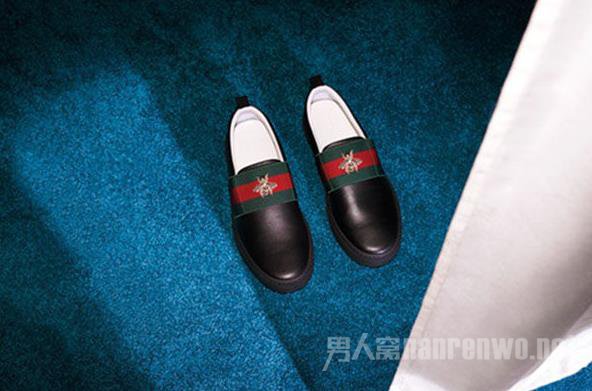 　　GUCCI蜜蜂刺绣织带男士鞋履