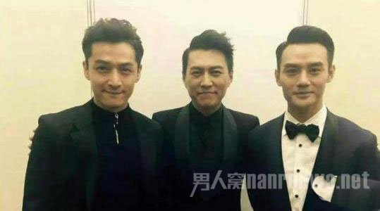 胡歌帅气合照