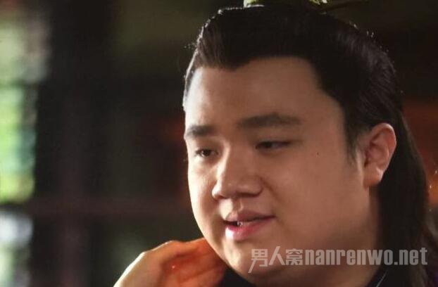 巴图演嬴荡自毁形象
