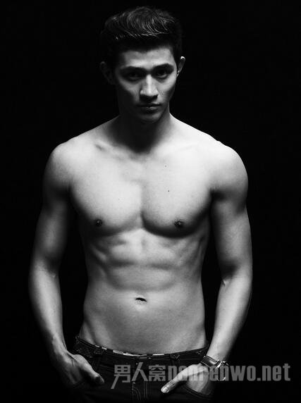 李子峰腹肌和胸肌