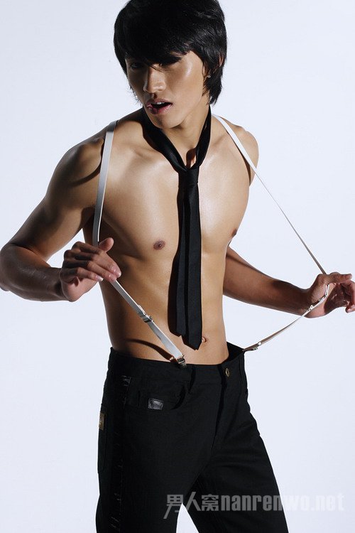 李子峰身材姣好