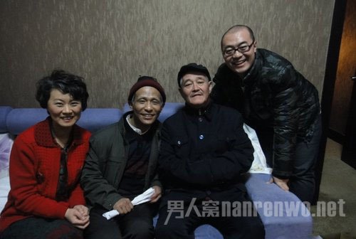 尹琪与赵本山在辽视春晚后台