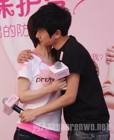 谢娜张杰甜蜜拥抱 谢娜张杰甜蜜拥抱