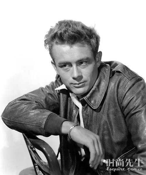 James Dean穿着经典A-2夹克