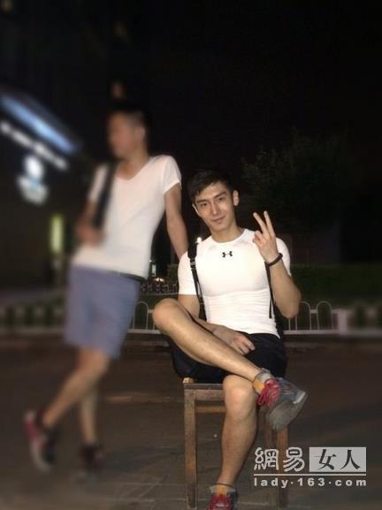 盛一伦的旧照
