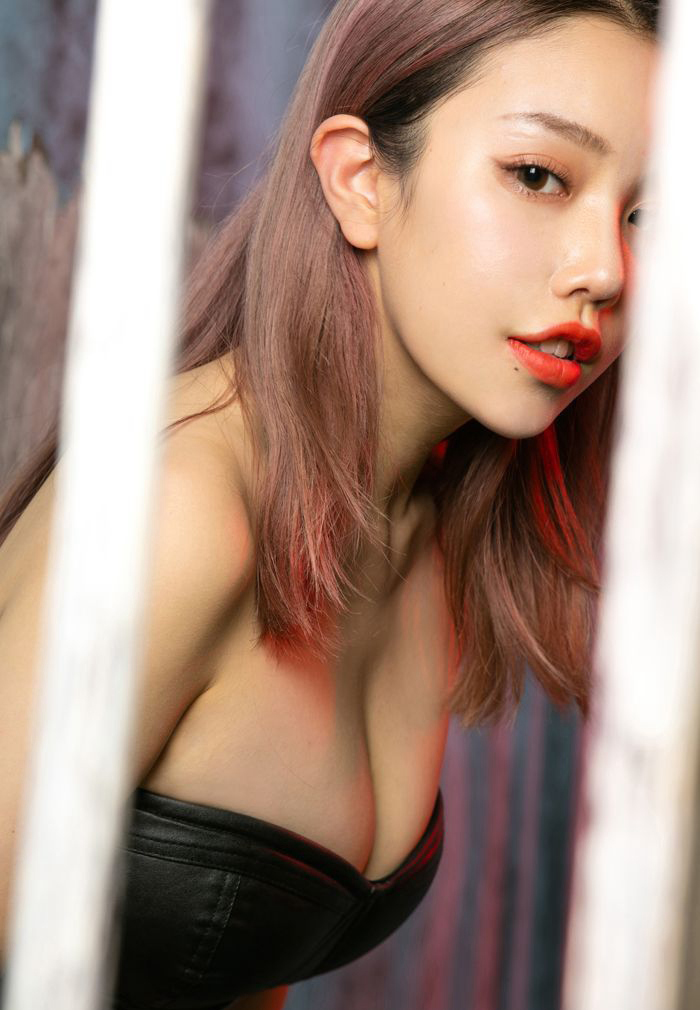 23